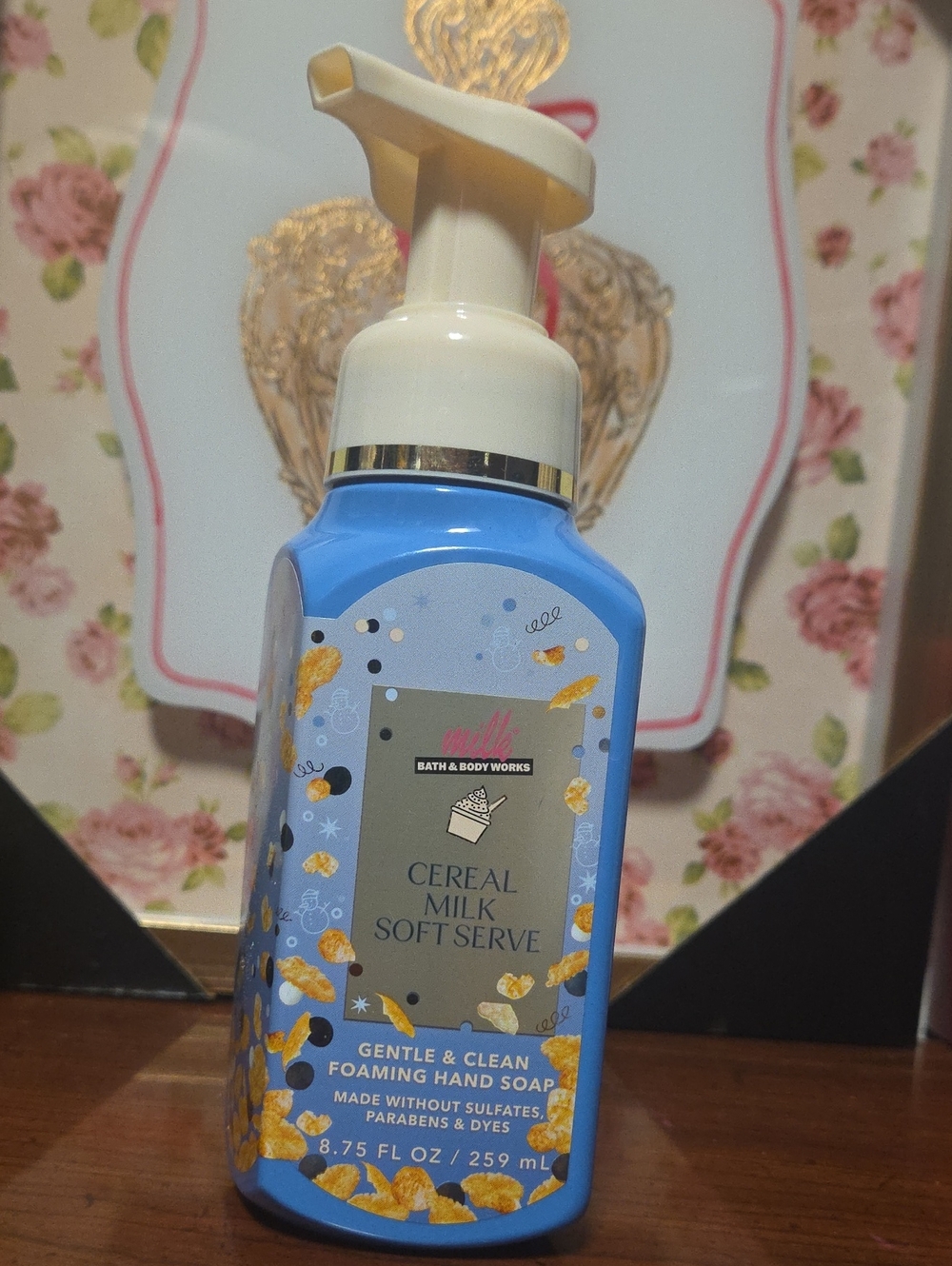 Bath & Body Works Cereal Milk Soft Serve Foaming Hand Soap - Blue